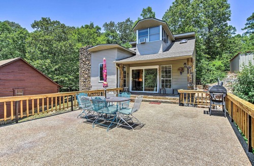 Mid America Cabin | Private Deck & Dock: Home on Lake Hamilton!