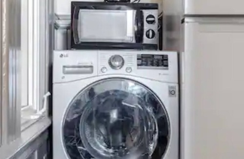South of Market Apartment | Private Flat, Sleeps 6, SOMA location with Private Entry, Kitchen, Bath, Living
