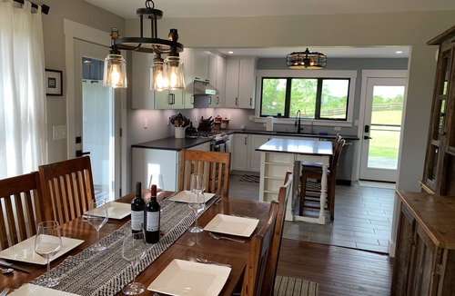 Damascus House | Private Hilltop Getaway with Hot Tub & Saltwater Heated Pool