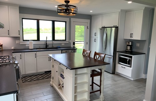 Damascus House | Private Hilltop Getaway with Hot Tub & Saltwater Heated Pool