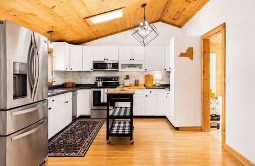 Pulaski House | Private Lake view Cabin with Hot Tub, Fireplaces