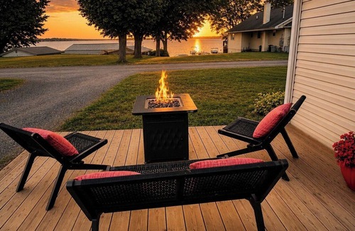 Pulaski House | Private Lake view Cabin with Hot Tub, Fireplaces
