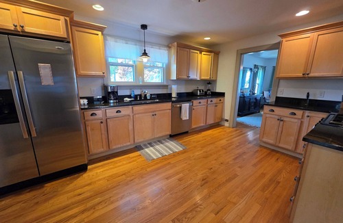 Auburn House | Private Level Beachfront, Fenced Yard, Boat Dock,Kayaks,CentralAir, Great Views!