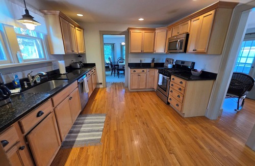 Auburn House | Private Level Beachfront, Fenced Yard, Boat Dock,Kayaks,CentralAir, Great Views!