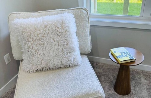 Chantilly House | Private, Modern+Cozy 1 BEDR+1 BTH Suite, Location!