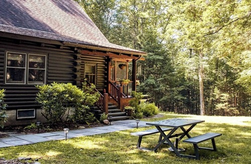 Stone Ridge Cabin | Private, Modern, Pet-Friendly Log Cabin Getaway on 6 Acres,