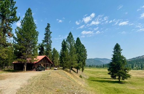 Darby Cabin | Private Montana Ranch Retreat – Perfect for Weddings & Group Events