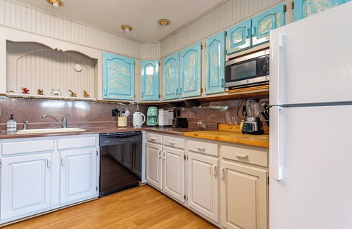 Town of Broome Cottage | Private Mountain Top Retreat w/Views/Hot Tub for Couples 2.5 hours from NYC