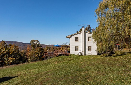 Town of Broome Cottage | Private Mountain Top Retreat w/Views/Hot Tub for Couples 2.5 hours from NYC