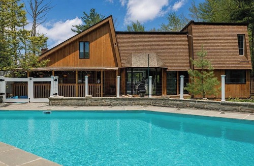 Loch Sheldrake House | Private Pool, Tennis Court, Outdoor BBQ Cozy Lodge