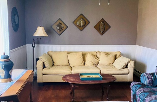 Gansevoort House | Private relaxing 5-bedroom farmhouse in Gansevoort with AC, WiFi