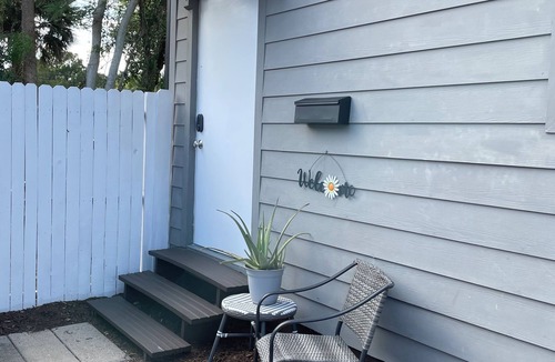 Baldwin Park Apartment | private studio-style suite with its own entrance