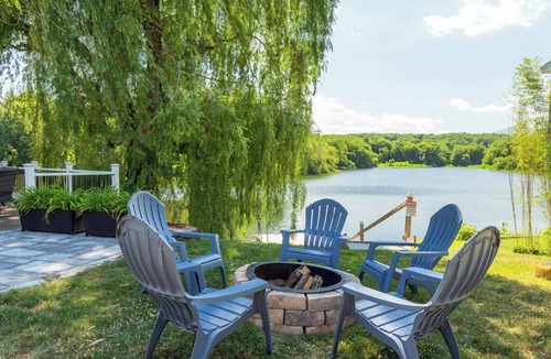 Saugerties South House | Private Summer Waterfront Escape- Swimming, Fishing, SUPs, Hot Tub & Sauna