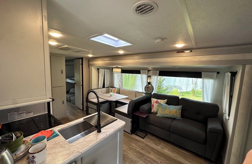Rockwell House | Private & surrounded by water-TRAVELER FAVORITE -Se Habla Español!
