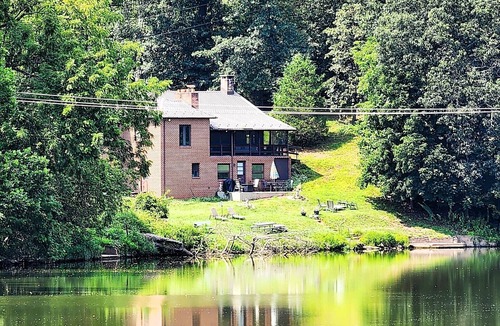 New Oxford House | Private waterfront home/fishing, pedal boat, game room, close to Gettysburg,