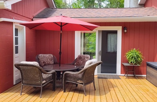 Greentown House | Private Woodland Escape, Fire Pit, Minutes to Lake Wallenpaupack & PromisedLand