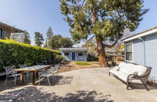 Palo Alto House | Quaint and Charming 4BR Tranquil Palo Alto Retreat