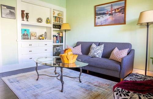 West Alameda Cottage | Quaint early 1900's Cottage close to beach & shops with high speed internet