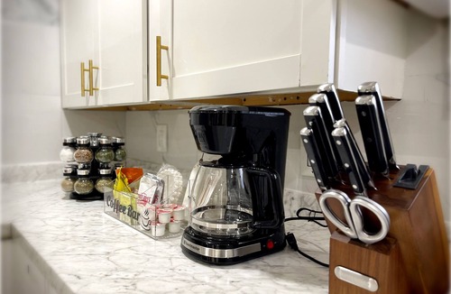 Utica House | Quiet 2BR Near Wynn Hospital/Parking + Self Check-In