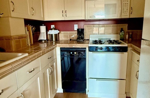 Upper Rockridge Apartment | Quiet, Elegant Apartment With Beautiful Views of Terraced Garden