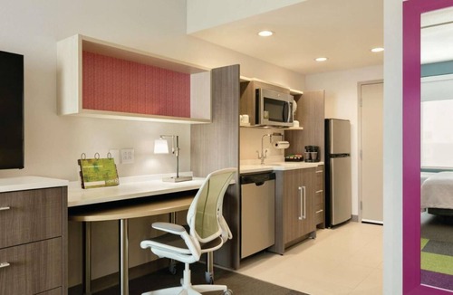Williamsville Hotel | Rare Find! 2 Convenient Units! Kitchen, Pool, Free Breakfast and Parking!