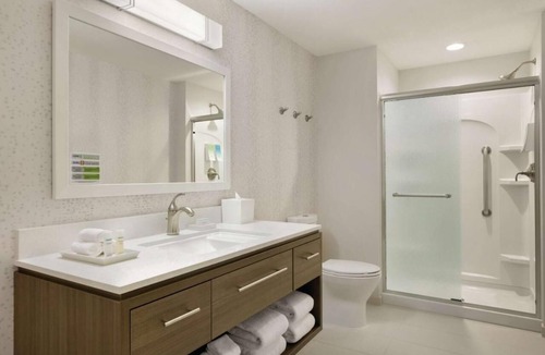 Williamsville Hotel | Rare Find! 2 Convenient Units! Kitchen, Pool, Free Breakfast and Parking!