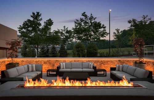 Berkeley Heights Hotel | Rare Find! Indoor Pool, Free Breakfast, Pet-Friendly Property, Parking Onsite!