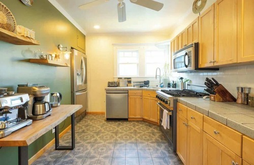Fairview Park House | Rare Luxury Berkeley Retreat w/Hot Tub