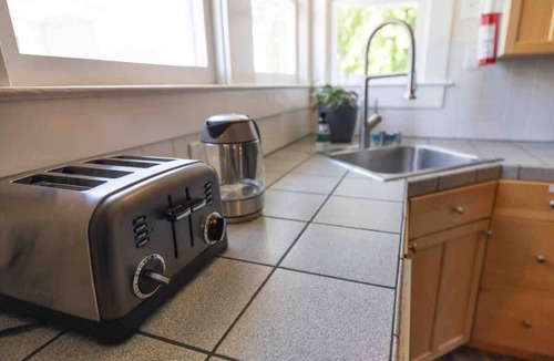 Fairview Park House | Rare Luxury Berkeley Retreat w/Hot Tub