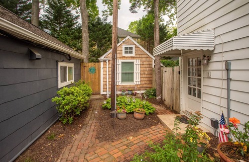 The Pines Cottage | Rehoboth Beach Efficiency Downtown Deck Sleeps 2