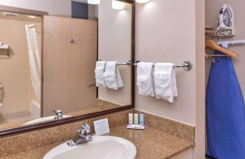 South San Francisco House | Relax and Unwind! 4 Comfortable Units, Free Breakfast, Walk to Convention Center
