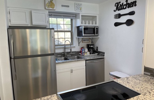 Mid America Condo | Relaxation Destination-updated lakefront condo just steps from Lake Hamilton!