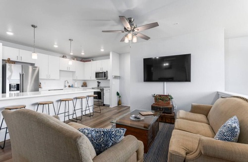 Ewa House | Relaxed Island Living Parking, Workspace, AC, WD