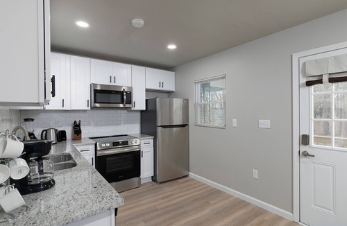 East Point House | Relaxing ATL Getaway Modern, Clean & Near City Events, Stadiums, & Attractions