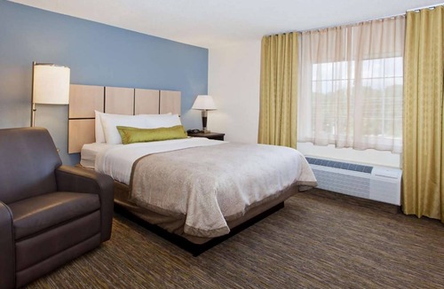 Nanuet Hotel | Relaxing Suite w/Kitchen, Free Parking, BBQ Facilities - Near Palisades Mall