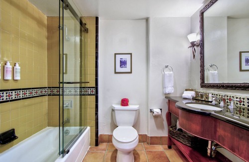 Los Gatos Hotel | Relaxing Unit with Outdoor Pool, Balcony & Free Parking, Near Downtown