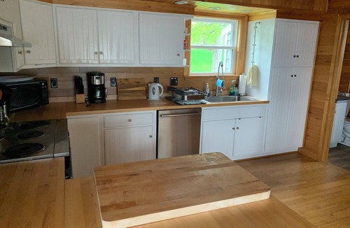 Skaneateles Cottage | Renovated Lakefront 4-bedroom cottage with AC in delightful Skaneateles