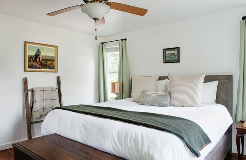 Ulster Park House | Restored 1890's Farmhouse near Kingston