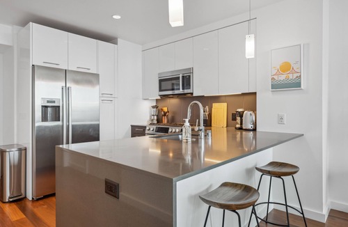 Rincon Hill Apartment | Rincon Hill 1 BR w/Office by Anyplace - 11654
