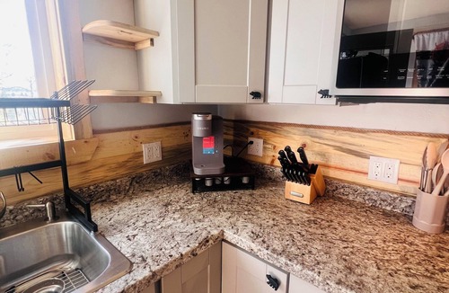 Babb Cabin | Rising Wolf Getaway: pet friendly 2-bedroom cabin in beautiful Babb, Mt.