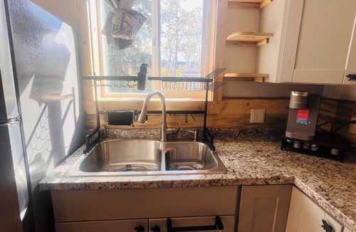 Babb Cabin | Rising Wolf Getaway: pet friendly 2-bedroom cabin in beautiful Babb, Mt.