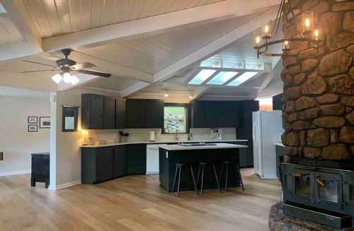 Rockwell House | River Rock Retreat, Family Lake House, Fishing Dock, Shuffleboard!