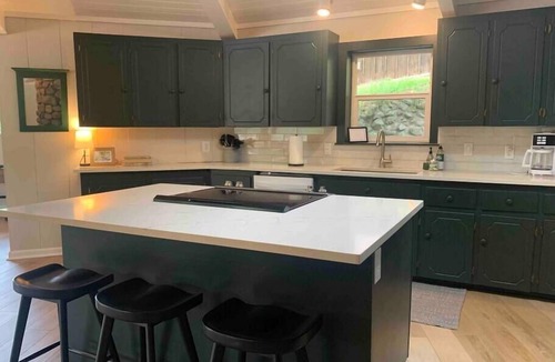 Rockwell House | River Rock Retreat, Family Lake House, Fishing Dock, Shuffleboard!