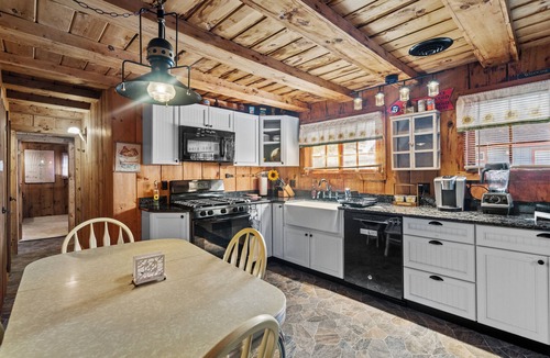 Lake Luzerne-Hadley Cabin | Riverbend Cabin - Wonderful 2-bedroom home