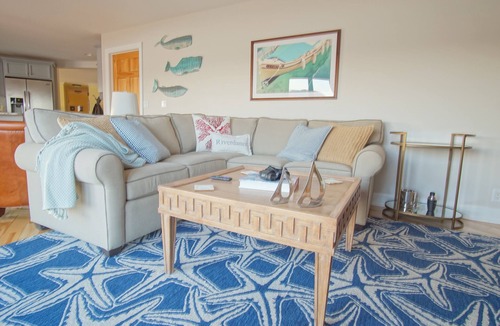 Douglas House | Riverdance, Hot Tub Open! Heated Pool open 5/8 to 10/12/26.
