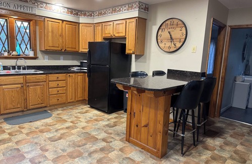Fort Edward House | Riverfront 2-bedroom house tons of light, AC, deck & patio Sleeps 8 Pet Friendly