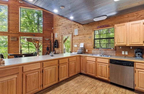 Murfreesboro House | Riverfront, 5 acres, kayaks, canoes, minutes to Crater of Diamonds, Lake Greeson