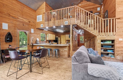 Murfreesboro House | Riverfront, 5 acres, kayaks, canoes, minutes to Crater of Diamonds, Lake Greeson