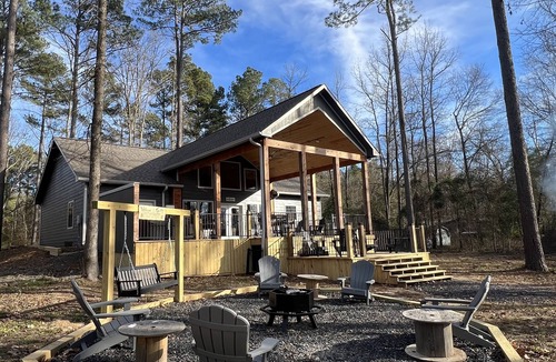Smithville Cabin | Riverfront Cabin w/Hot Tub. 30 Miles N of Broken Bow Lake. New High speed Wifi