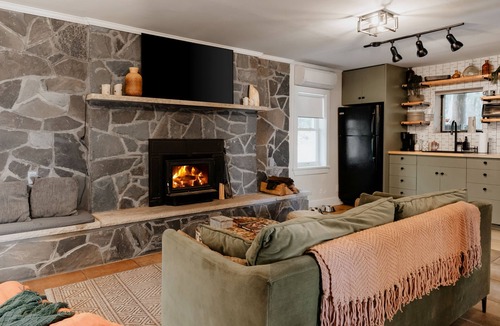 Pond Eddy Cabin | Rivers Ledge Cabin with Sauna and Hot Tub